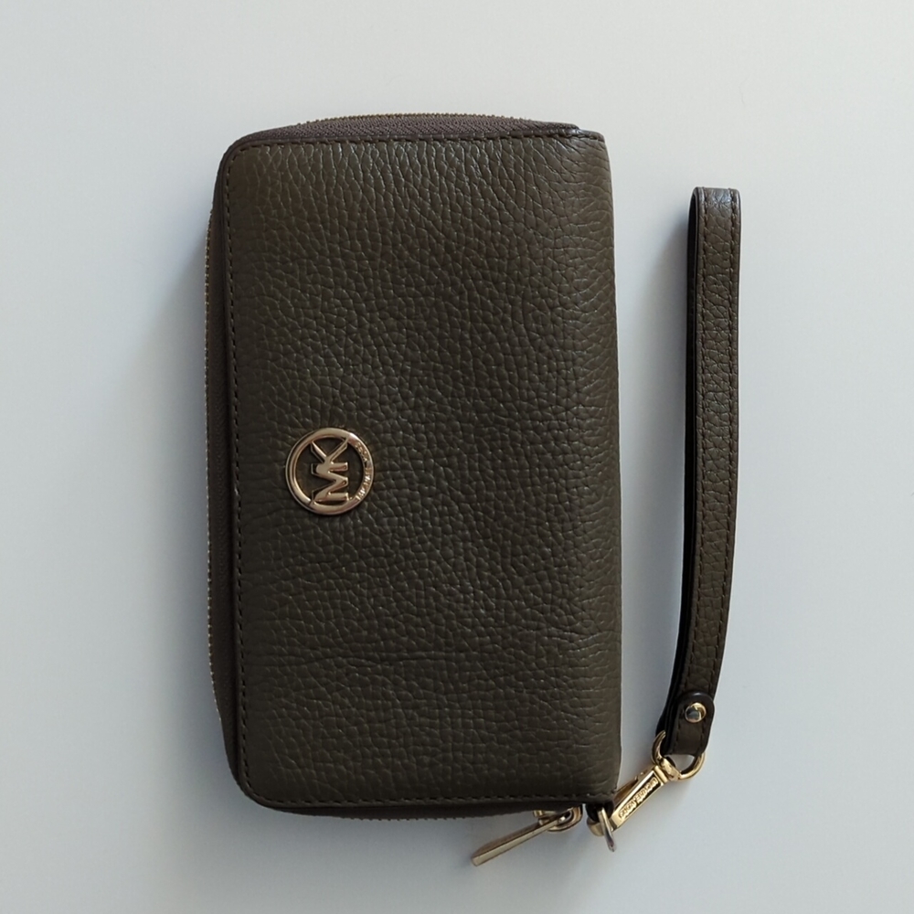 Olive Wristlet Wallet